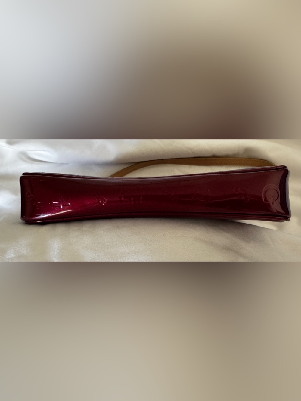 Vintage Y2K Guess maroon patent leather mini purse. - Picture 5 of 7